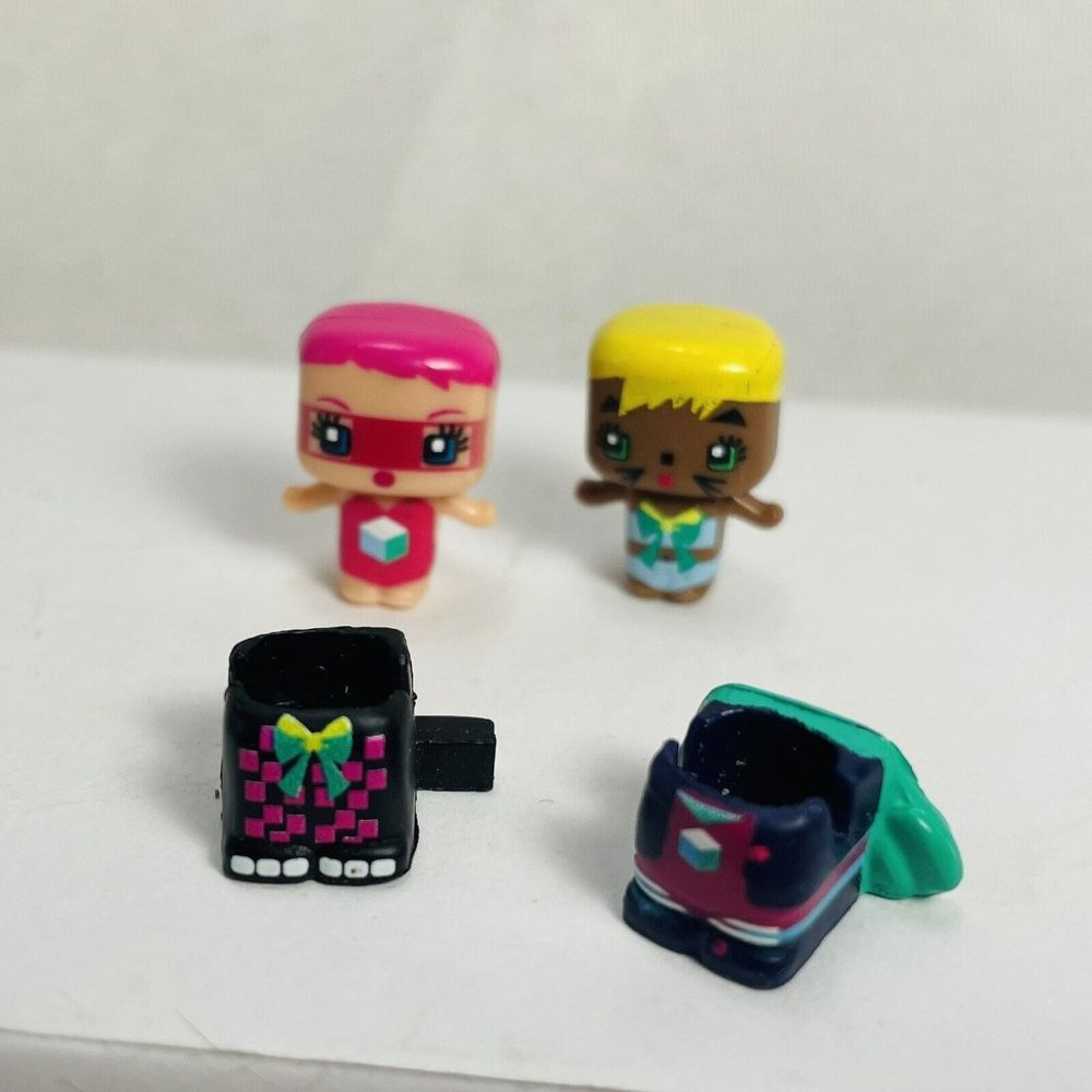 2 My Mini MixieQ's Mixie Q's Figures Toy Figurines